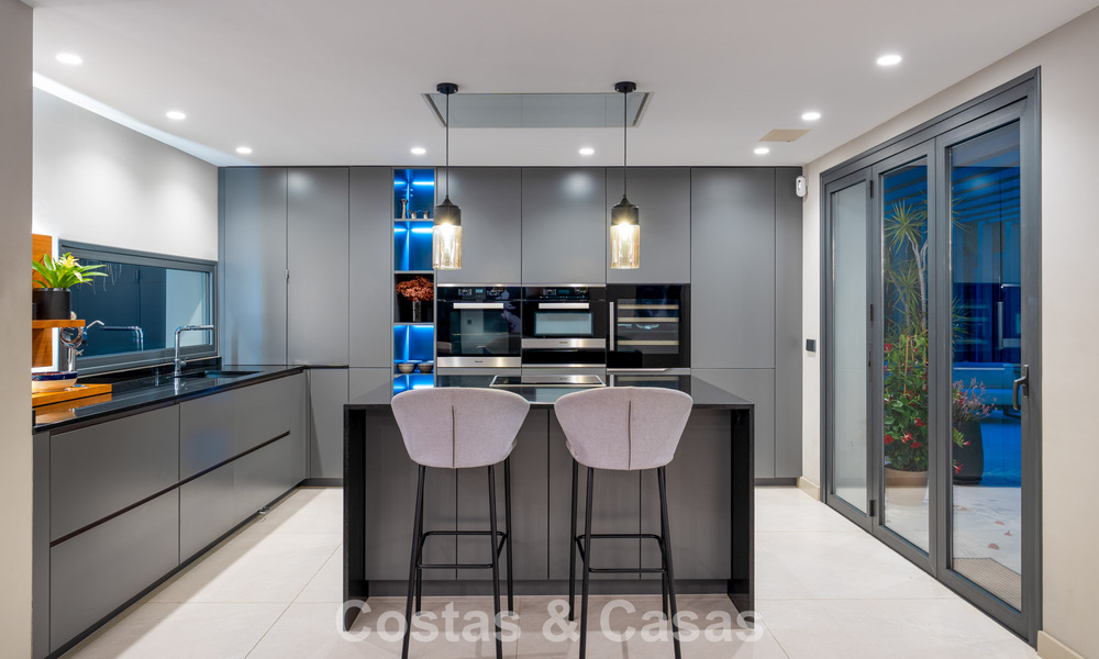 Moderne luxevilla met verwarmd zwembad te koop in La Brisas, Nueva Andalucia, Marbella 801949