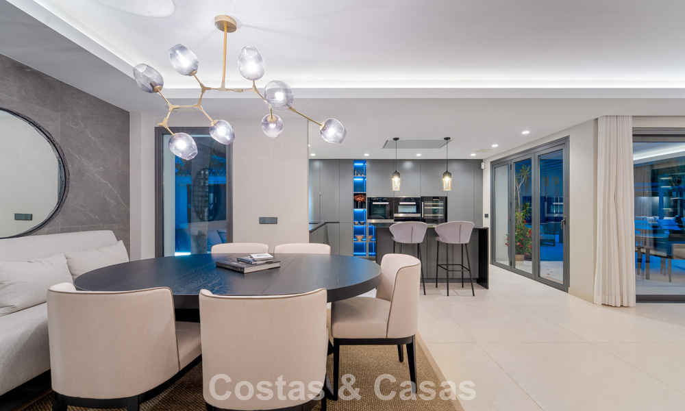 Moderne luxevilla met verwarmd zwembad te koop in La Brisas, Nueva Andalucia, Marbella 801950