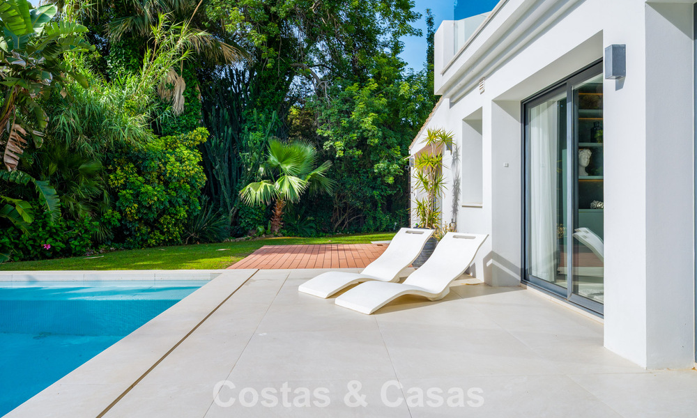 Moderne luxevilla met verwarmd zwembad te koop in La Brisas, Nueva Andalucia, Marbella 801956