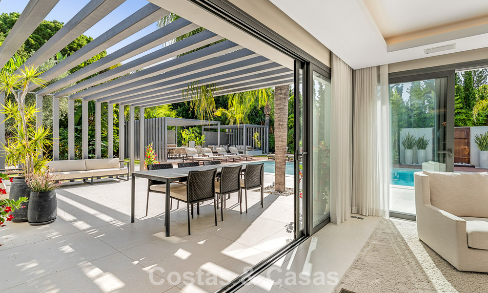 Moderne luxevilla met verwarmd zwembad te koop in La Brisas, Nueva Andalucia, Marbella 801971