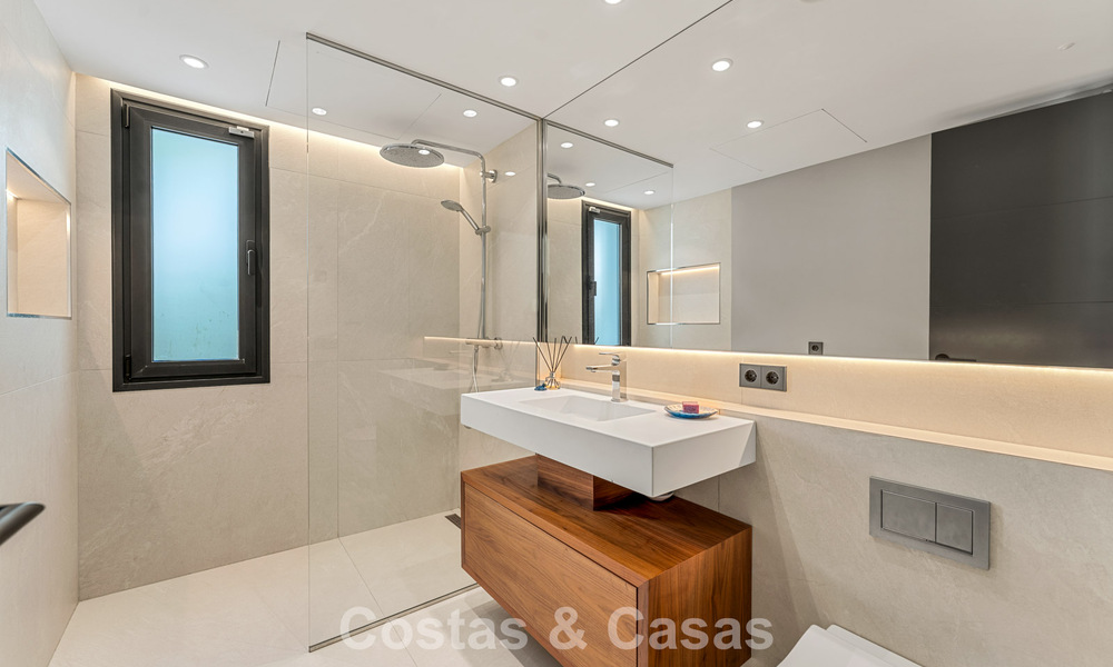 Moderne luxevilla met verwarmd zwembad te koop in La Brisas, Nueva Andalucia, Marbella 801973