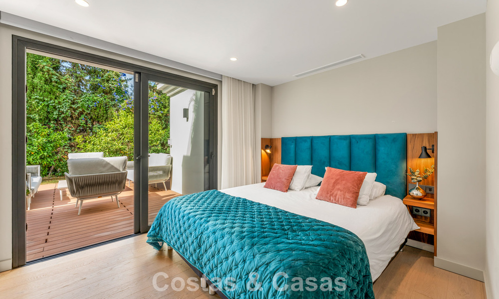 Moderne luxevilla met verwarmd zwembad te koop in La Brisas, Nueva Andalucia, Marbella 801975