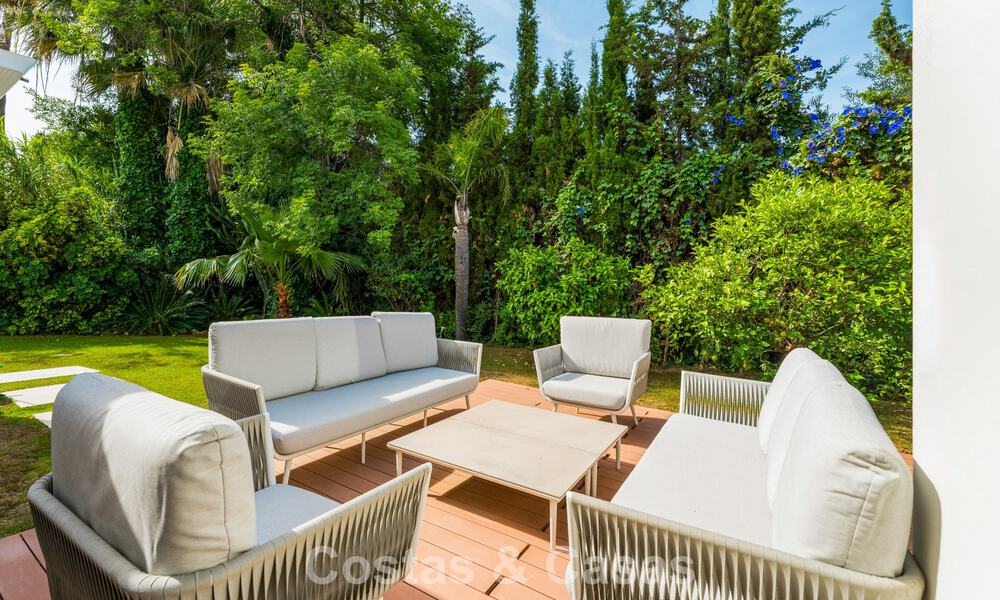 Moderne luxevilla met verwarmd zwembad te koop in La Brisas, Nueva Andalucia, Marbella 801976