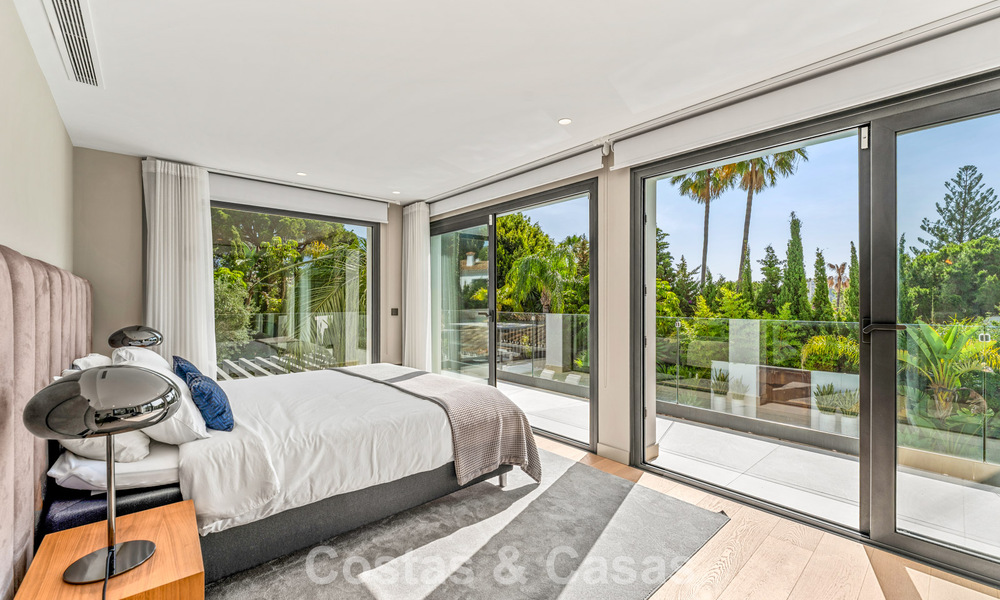Moderne luxevilla met verwarmd zwembad te koop in La Brisas, Nueva Andalucia, Marbella 801982