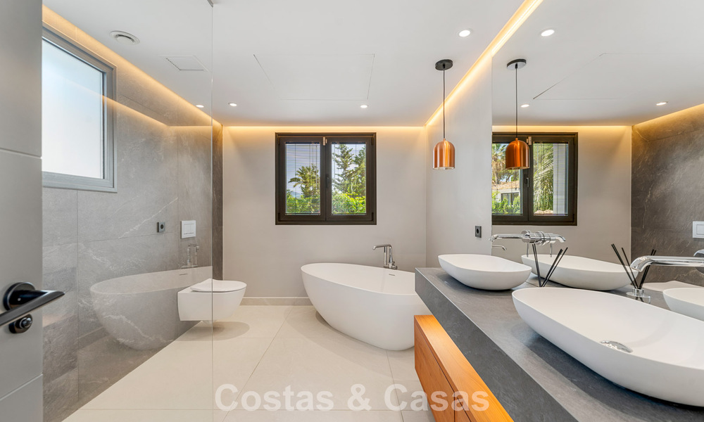 Moderne luxevilla met verwarmd zwembad te koop in La Brisas, Nueva Andalucia, Marbella 801987
