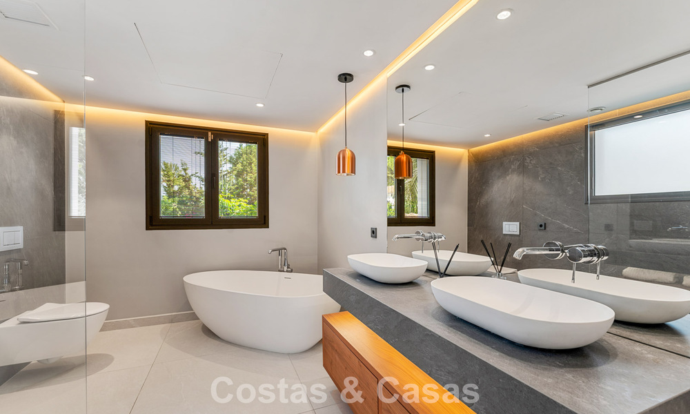Moderne luxevilla met verwarmd zwembad te koop in La Brisas, Nueva Andalucia, Marbella 801988