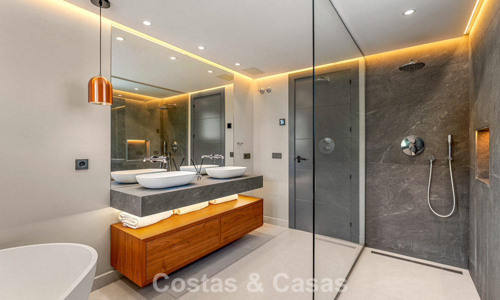Moderne luxevilla met verwarmd zwembad te koop in La Brisas, Nueva Andalucia, Marbella 801989