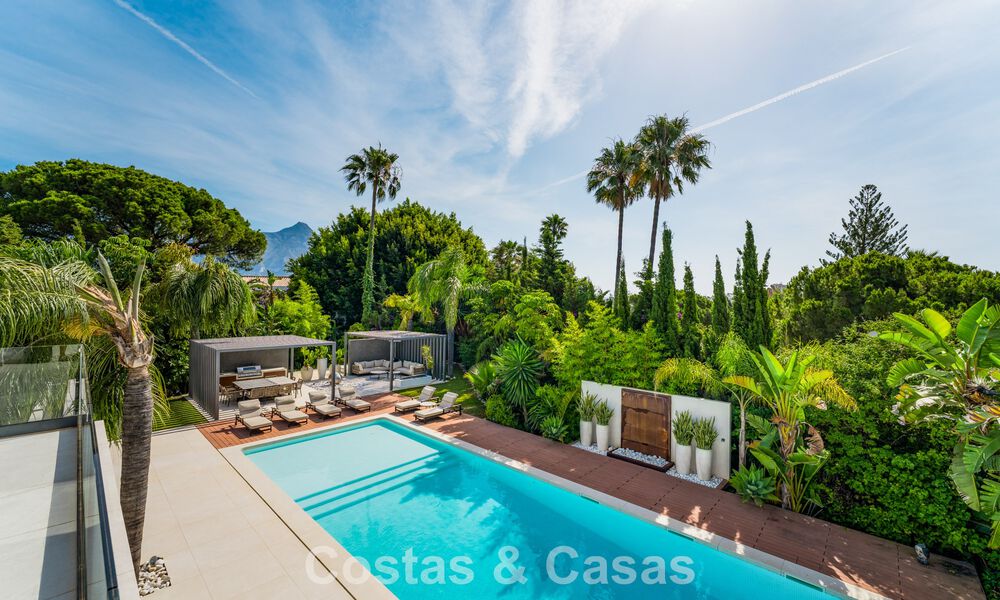 Moderne luxevilla met verwarmd zwembad te koop in La Brisas, Nueva Andalucia, Marbella 801990