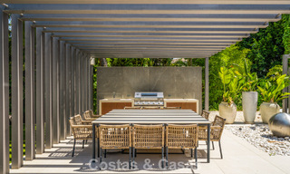 Moderne luxevilla met verwarmd zwembad te koop in La Brisas, Nueva Andalucia, Marbella 802002 