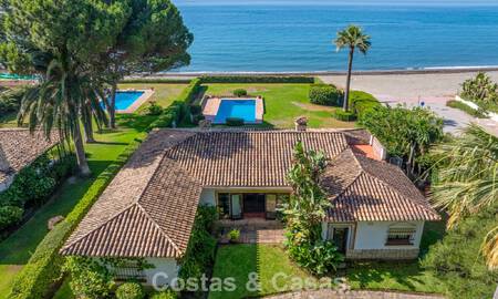 Te renoveren villa met gigantisch potentieel te koop direct aan het strand op de New Golden Mile tussen Marbella en Estepona 802011