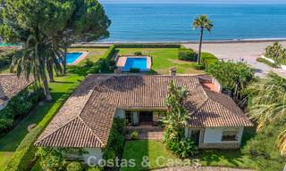 Te renoveren villa met gigantisch potentieel te koop direct aan het strand op de New Golden Mile tussen Marbella en Estepona 802011 