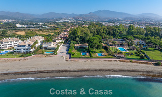Te renoveren villa met gigantisch potentieel te koop direct aan het strand op de New Golden Mile tussen Marbella en Estepona 802012 