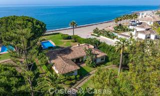 Te renoveren villa met gigantisch potentieel te koop direct aan het strand op de New Golden Mile tussen Marbella en Estepona 802017 