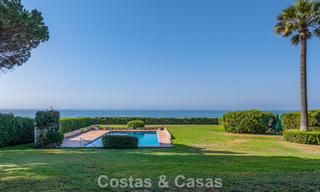 Te renoveren villa met gigantisch potentieel te koop direct aan het strand op de New Golden Mile tussen Marbella en Estepona 802018 