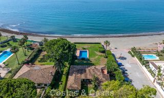 Te renoveren villa met gigantisch potentieel te koop direct aan het strand op de New Golden Mile tussen Marbella en Estepona 802022 