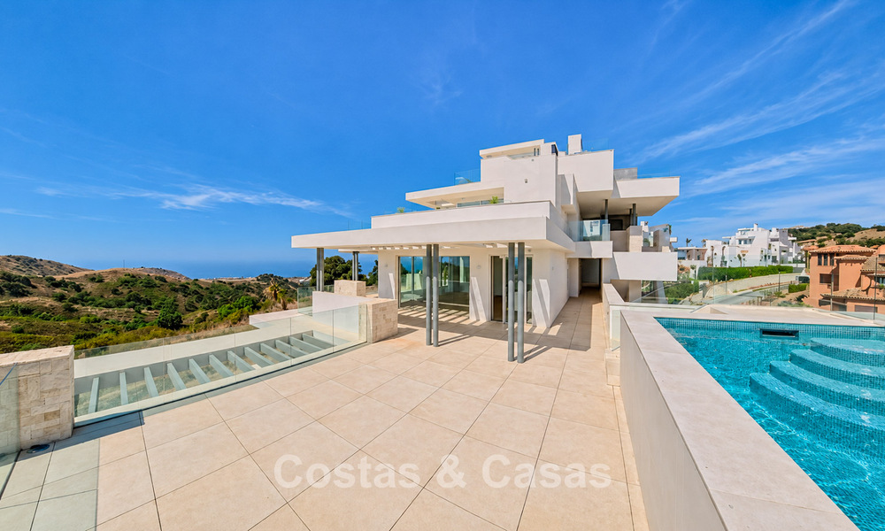 Moderne nieuwbouwappartementen met panoramisch zeezicht te koop nabij Elviria, Marbella Oost 802026