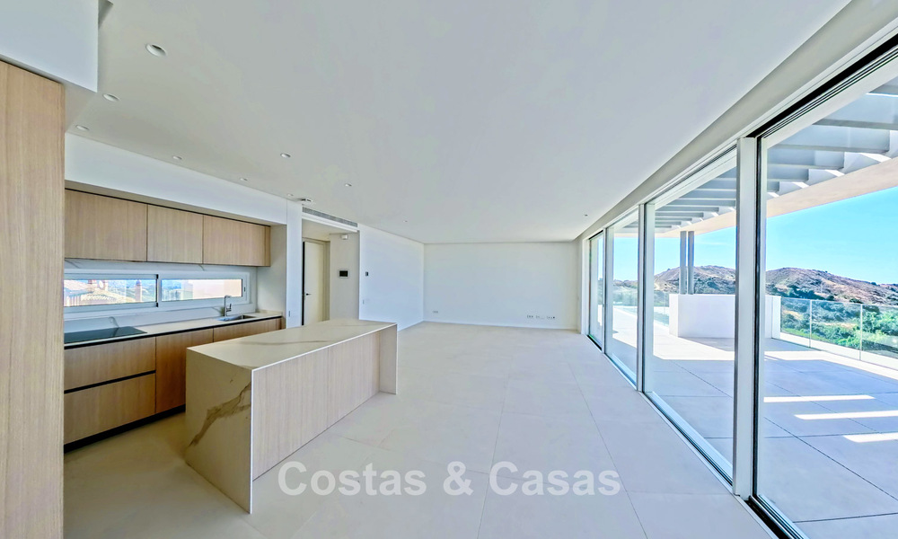 Moderne nieuwbouwappartementen met panoramisch zeezicht te koop nabij Elviria, Marbella Oost 802027