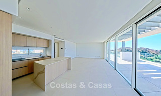 Moderne nieuwbouwappartementen met panoramisch zeezicht te koop nabij Elviria, Marbella Oost 802027 