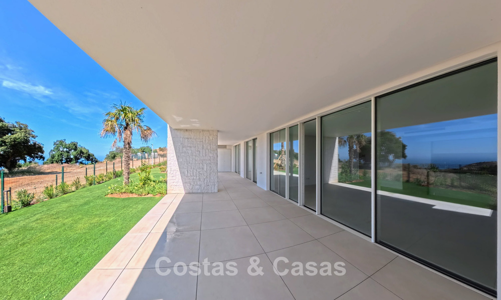 Moderne nieuwbouwappartementen met panoramisch zeezicht te koop nabij Elviria, Marbella Oost 802033