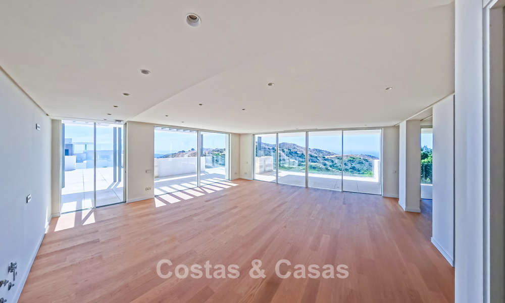 Moderne nieuwbouwappartementen met panoramisch zeezicht te koop nabij Elviria, Marbella Oost 802035
