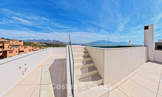 Moderne nieuwbouwappartementen met panoramisch zeezicht te koop nabij Elviria, Marbella Oost 802037 