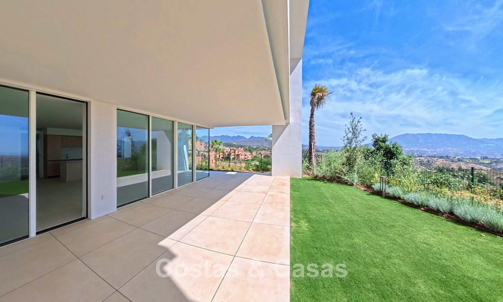 Moderne nieuwbouwappartementen met panoramisch zeezicht te koop nabij Elviria, Marbella Oost 802045