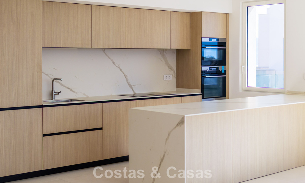 Moderne nieuwbouwappartementen met panoramisch zeezicht te koop nabij Elviria, Marbella Oost 802052