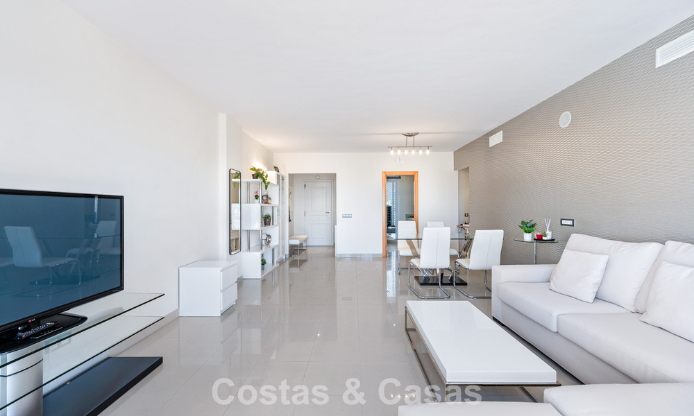 Top-floor appartement te koop op de New Golden Mile tussen Marbella en Estepona centrum 802081