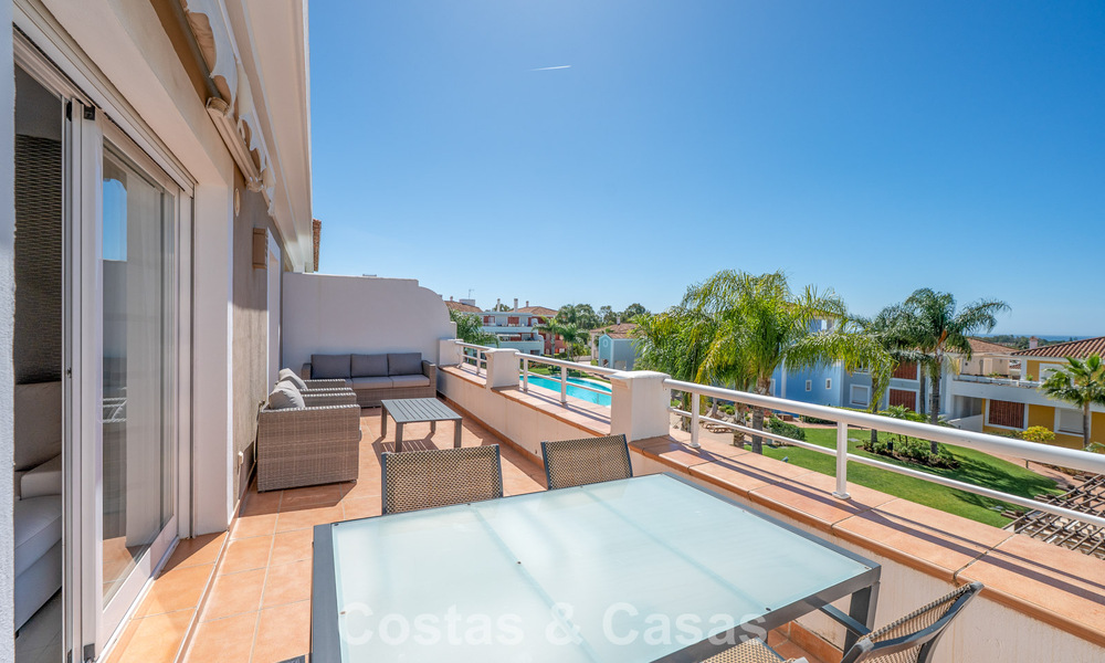 Top-floor appartement te koop op de New Golden Mile tussen Marbella en Estepona centrum 802086