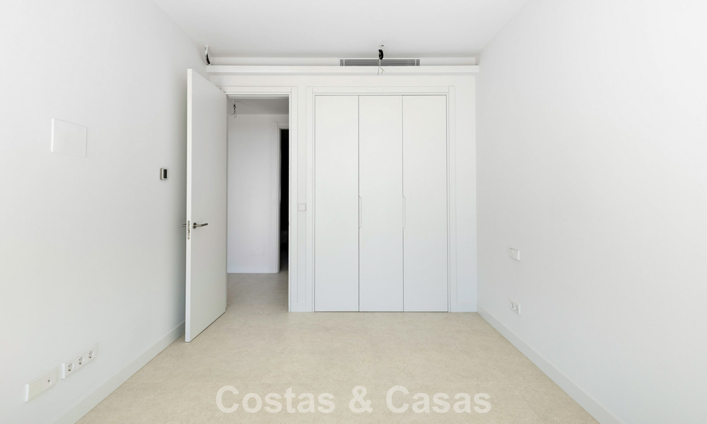 Moderne, nieuwe luxevilla met panoramisch zeezicht te koop in de heuvels van Marbella - Benahavis 802107