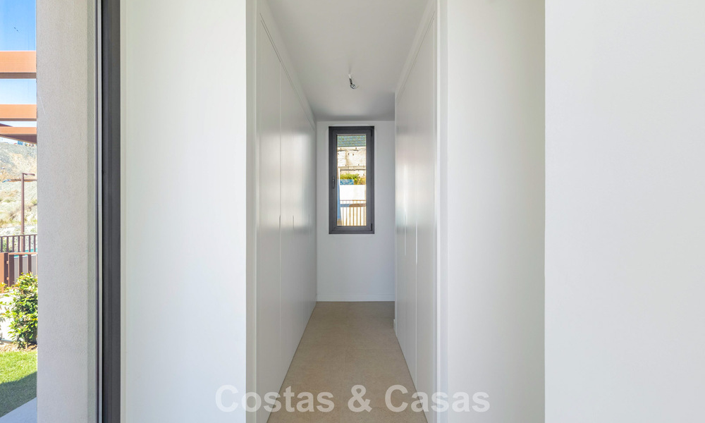 Moderne, nieuwe luxevilla met panoramisch zeezicht te koop in de heuvels van Marbella - Benahavis 802109