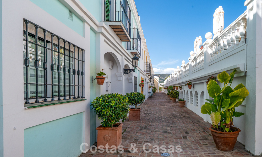 Charmante rijwoning te koop in Andalusisch complex op wandelafstand van voorzieningen in Nueva Andalucia, Marbella 802349