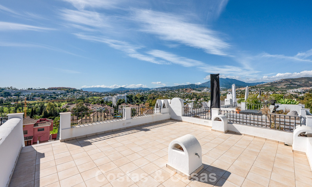 Charmante rijwoning te koop in Andalusisch complex op wandelafstand van voorzieningen in Nueva Andalucia, Marbella 802376