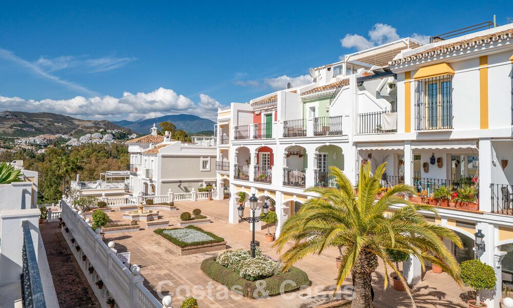 Charmante rijwoning te koop in Andalusisch complex op wandelafstand van voorzieningen in Nueva Andalucia, Marbella 802377