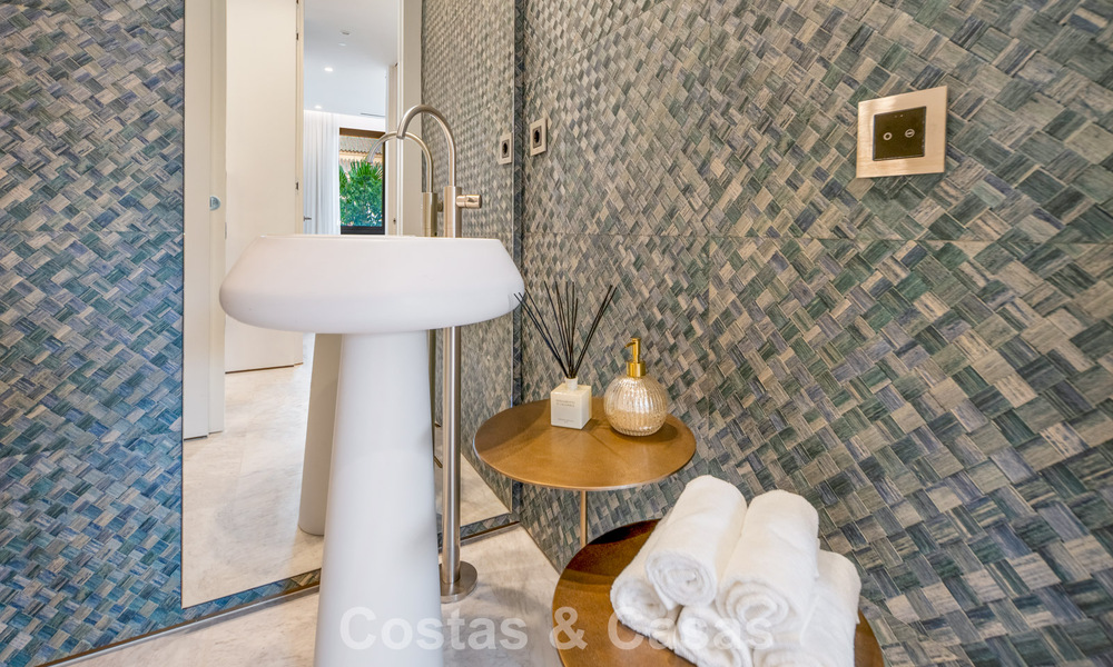 Exclusief duplex appartement met Fendi interieur in vijfsterrencomplex te koop op Marbella’s Golden Mile 802308