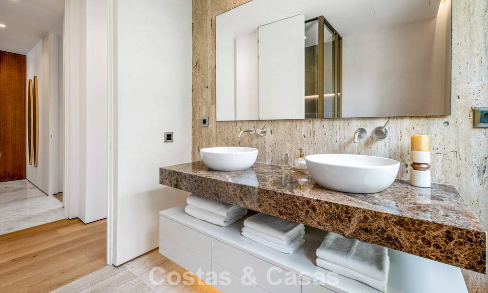 Exclusief duplex appartement met Fendi interieur in vijfsterrencomplex te koop op Marbella’s Golden Mile 802309