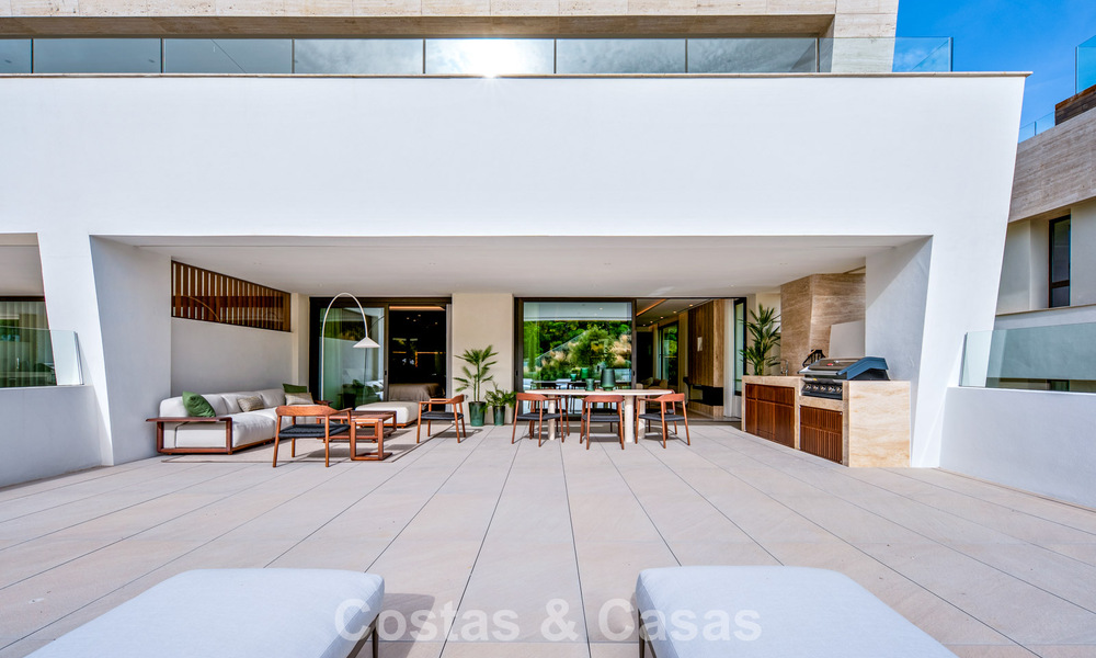 Exclusief duplex appartement met Fendi interieur in vijfsterrencomplex te koop op Marbella’s Golden Mile 802319