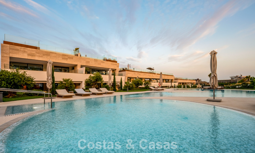 Exclusief duplex appartement met Fendi interieur in vijfsterrencomplex te koop op Marbella’s Golden Mile 802342