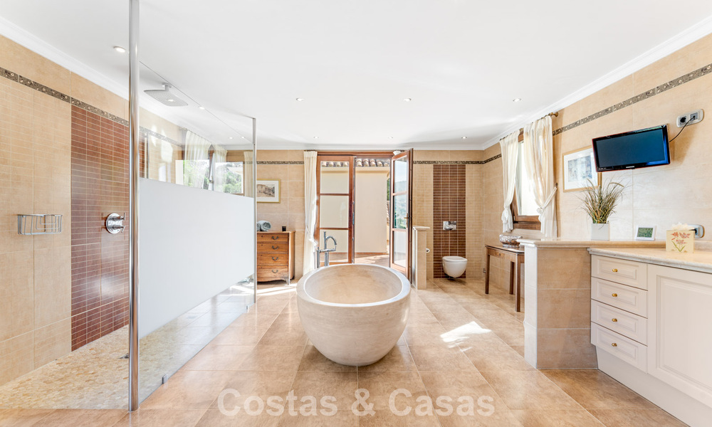 Statig, Spaans landgoed (Finca) te koop in een groene omgeving op de New Golden Mile tussen Marbella en Estepona 802239