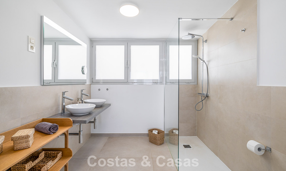 Lichtrijk en modern duplex penthouse met frontaal open zeezicht te koop in Benalmadena, Costa del Sol 802182
