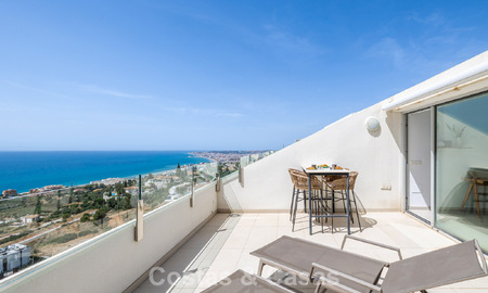 Lichtrijk en modern duplex penthouse met frontaal open zeezicht te koop in Benalmadena, Costa del Sol 802186