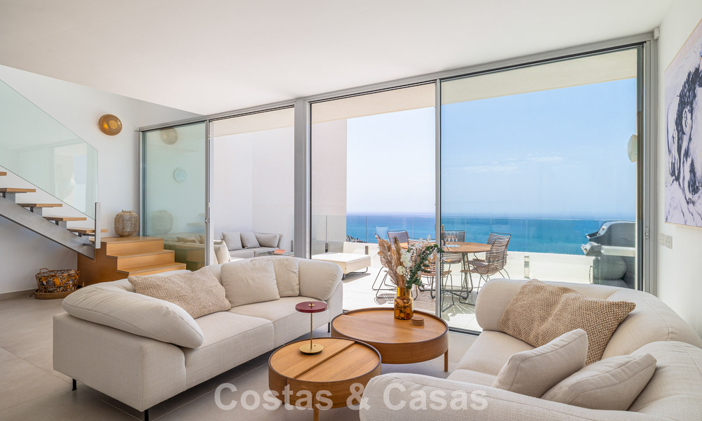 Lichtrijk en modern duplex penthouse met frontaal open zeezicht te koop in Benalmadena, Costa del Sol 802200
