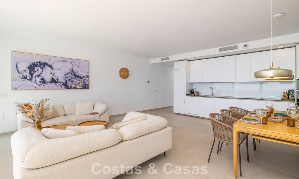 Lichtrijk en modern duplex penthouse met frontaal open zeezicht te koop in Benalmadena, Costa del Sol 802202
