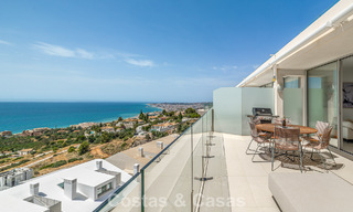 Lichtrijk en modern duplex penthouse met frontaal open zeezicht te koop in Benalmadena, Costa del Sol 802205 