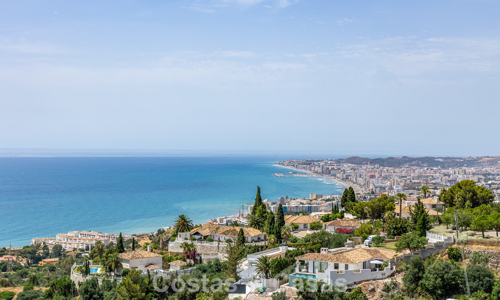 Lichtrijk en modern duplex penthouse met frontaal open zeezicht te koop in Benalmadena, Costa del Sol 802208