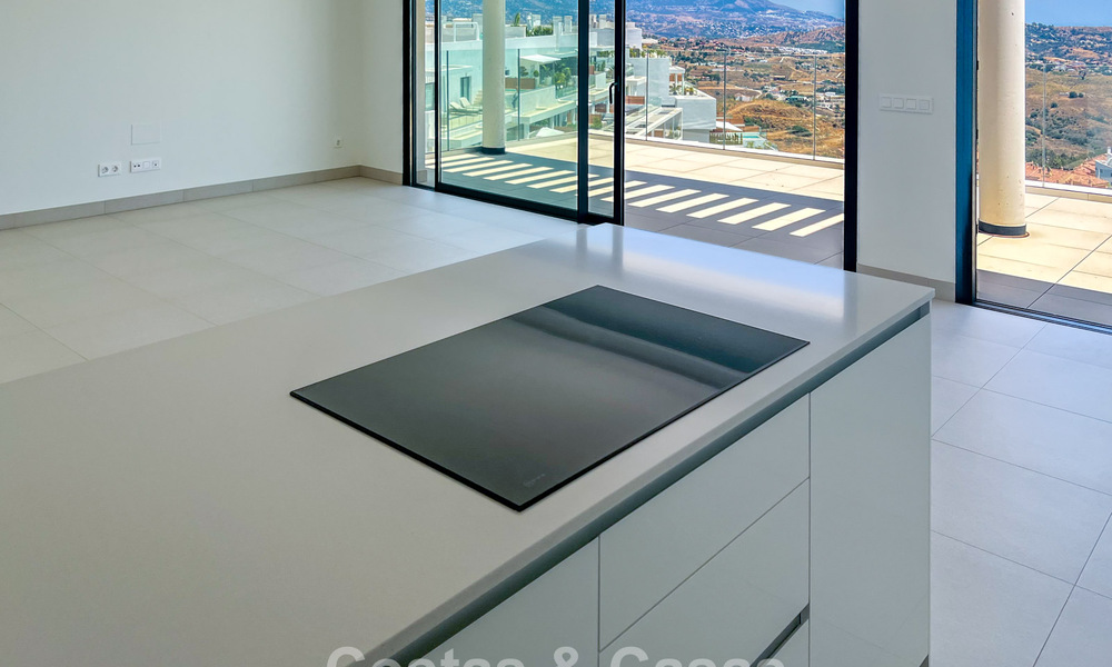 Modern hoekappartement in een exclusief boetiekresort met panoramisch zeezicht nabij La Cala de Mijas, Costa del Sol 802126