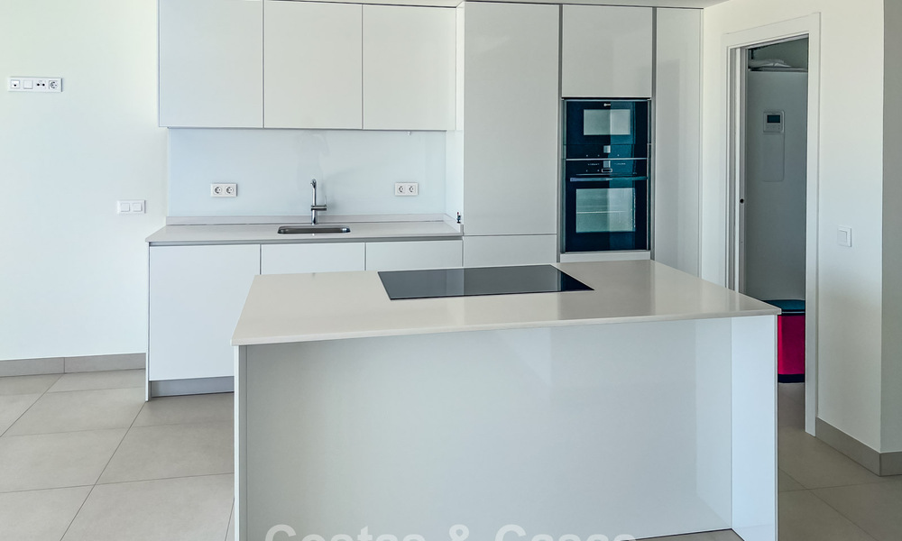 Modern hoekappartement in een exclusief boetiekresort met panoramisch zeezicht nabij La Cala de Mijas, Costa del Sol 802128