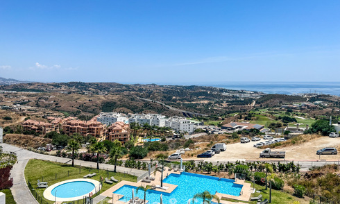 Modern hoekappartement in een boetiekresort met panoramisch zeezicht nabij La Cala de Mijas, Costa del Sol 802130