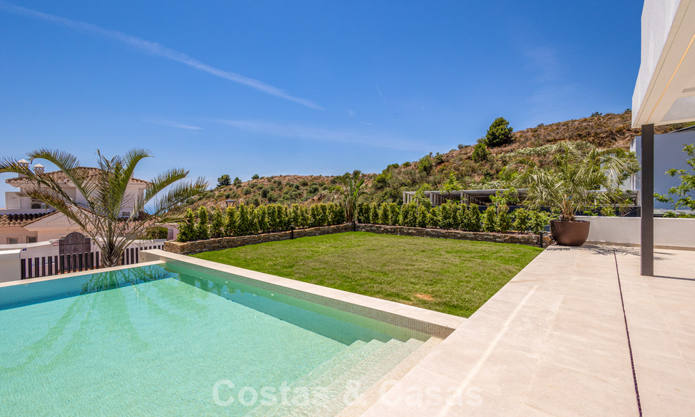 Gloednieuwe, moderne luxevilla met zeezicht te koop in Mijas, Costa del Sol 802167