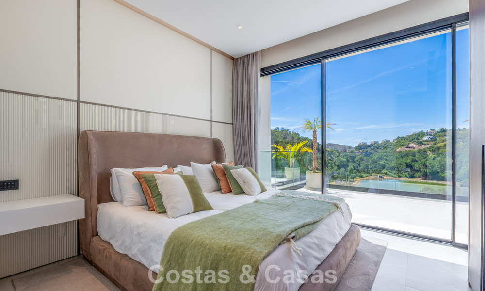 Instapklare, hedendaagse luxevilla te koop in een gated community in Marbella - Benahavis 802414